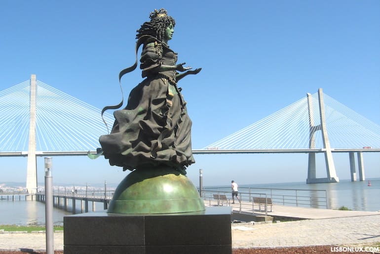 Estátua de Catarina de Bragança, Lisbon
